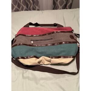 Large Weekender bag lots of storage & compartments with handles & shoulder strap